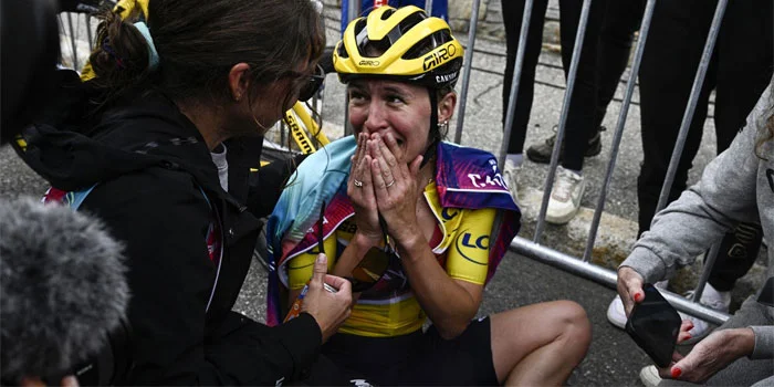 Kasia Niewiadoma Memenangkan Tour de France Femmes Hanya Dengan Empat Detik